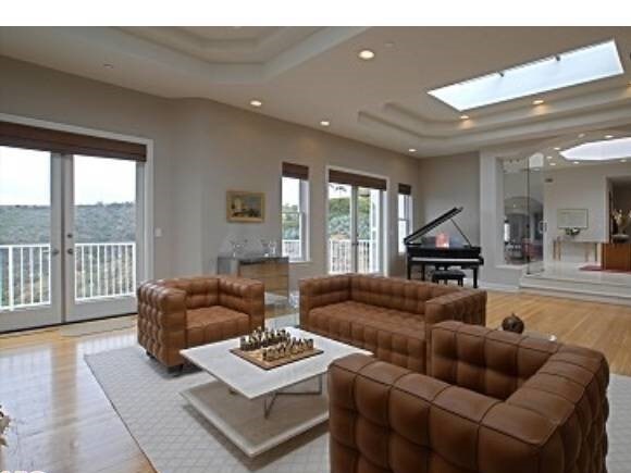 Foto del edificio - 1939 Stradella Rd