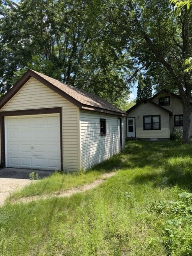 Foto del edificio - 2 Bedroom house with garage