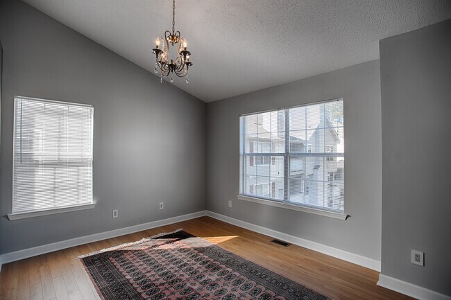 Foto del edificio - DAYBREAK CONDOS