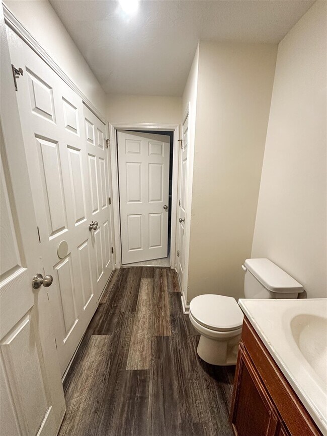 Foto del edificio - 1225 N Lee Dr