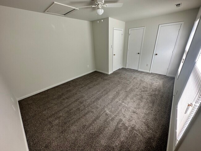 Foto del edificio - 15210 Broadwater Ct