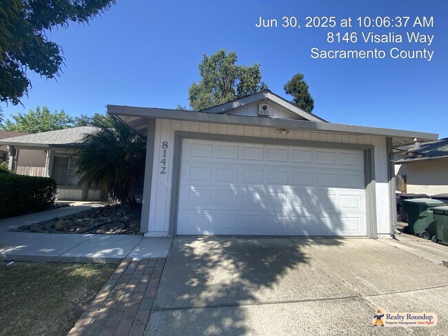 Building Photo - Three Bedroom, Two Bathroom Home with No C...