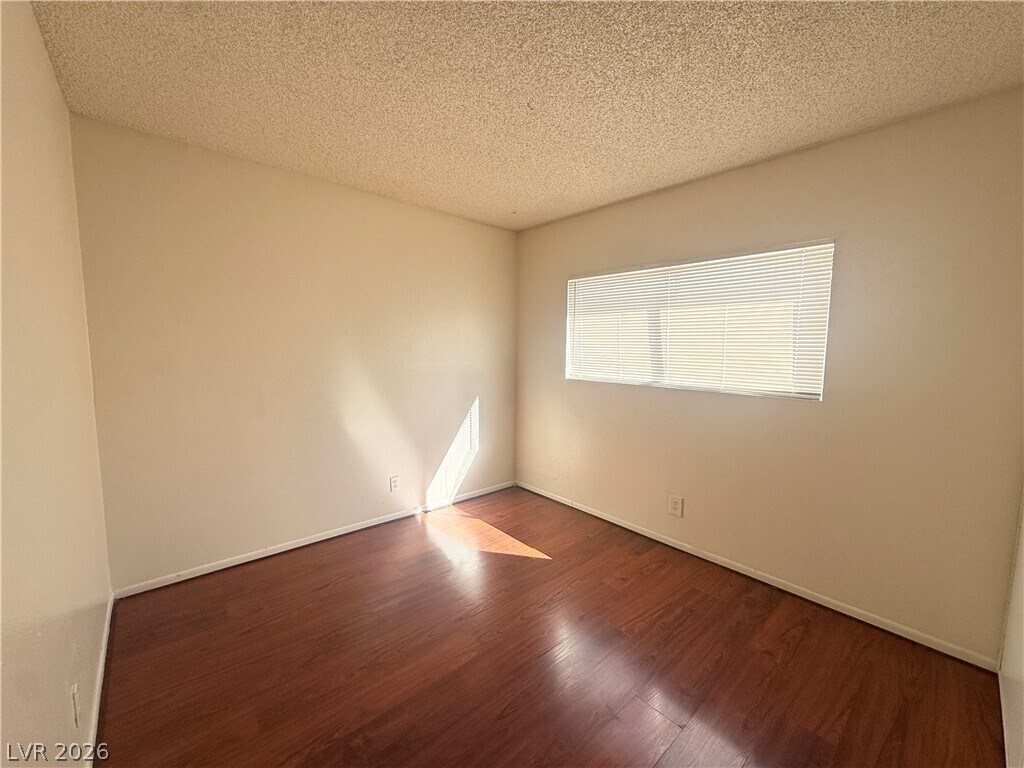 Foto del edificio - 4220 Stewart Ave