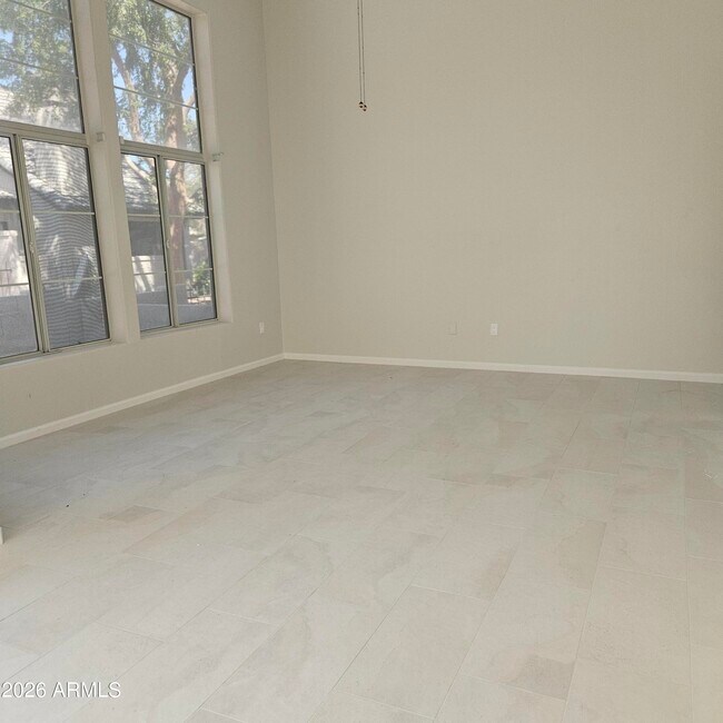Foto del edificio - 1125 W Sandy Banks