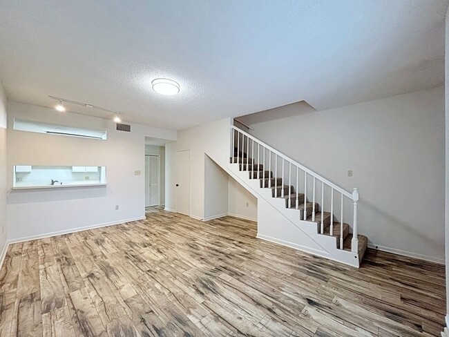 Building Photo - 1 Bedroom Near Local hospitals