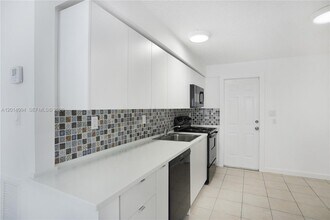 Building Photo - 1522 SW 30th St