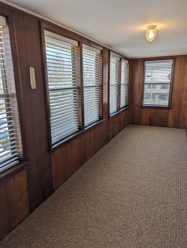 Building Photo - 837 W Stephenson St