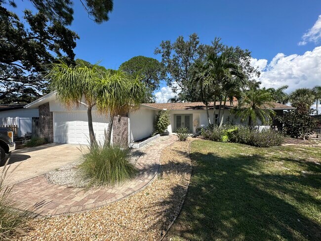 Foto del edificio - 1404 Riverside Dr