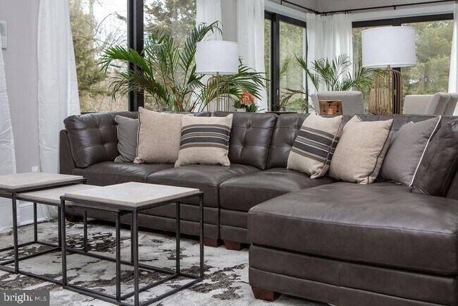 Building Photo - 15841 York Rd