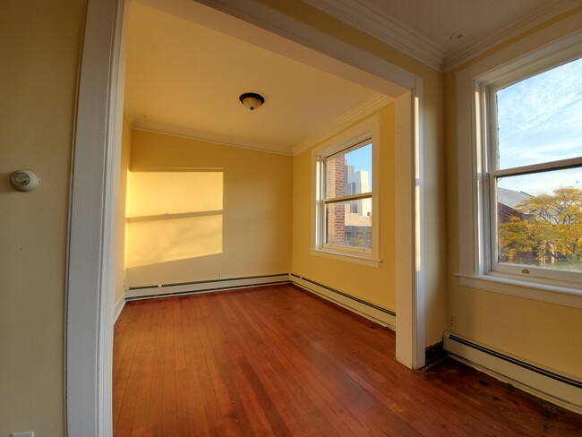 Building Photo - 261 State St