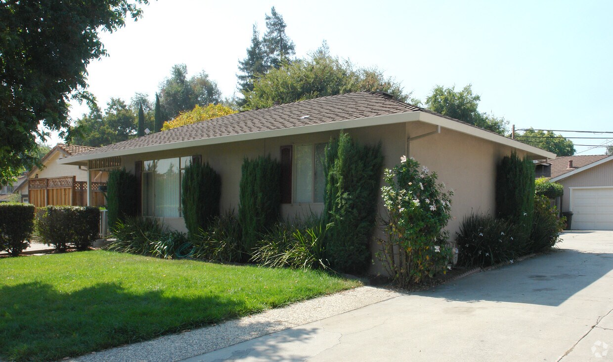 Foto del edificio - 955 Sherman Oaks Dr
