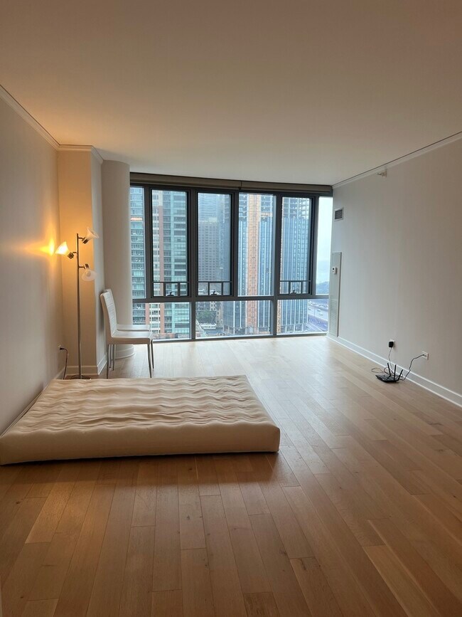 Foto del edificio - 450 E Waterside Dr
