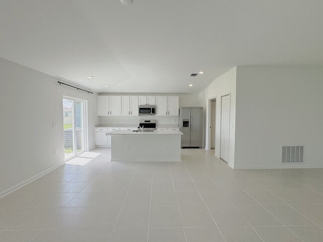 Building Photo - 3079 Totem Rd