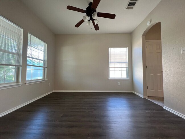 Building Photo - Great updated 3/2/2 home in Wildhorse Cree...
