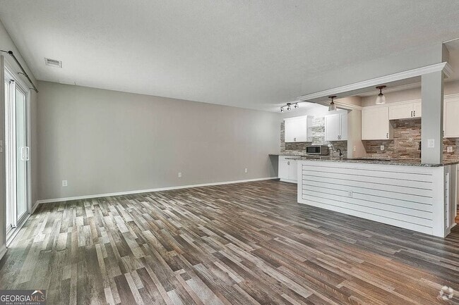 Building Photo - 202 Panstone Dr