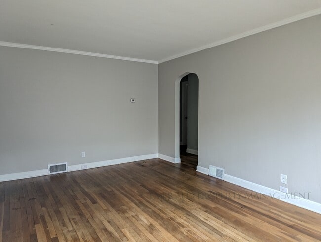 Building Photo - 2403 Custer Ave