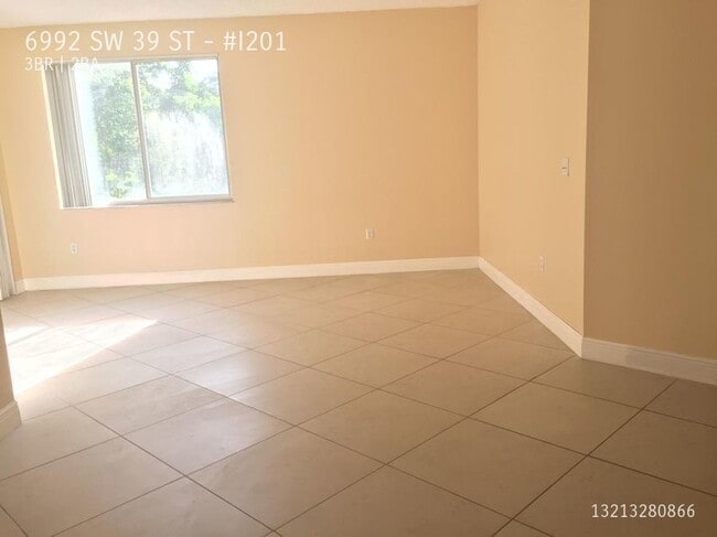 Building Photo - 6992 SW 39th St