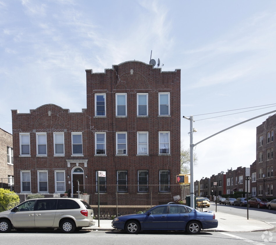 Building Photo - 1092 Winthrop St