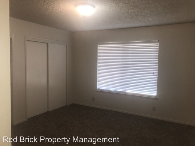 Building Photo - 677 Northwood Dr