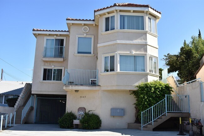 Foto del edificio - 2663 Montrose Ave