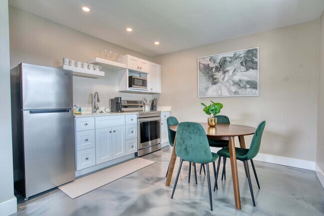 Building Photo - 126 Mango St