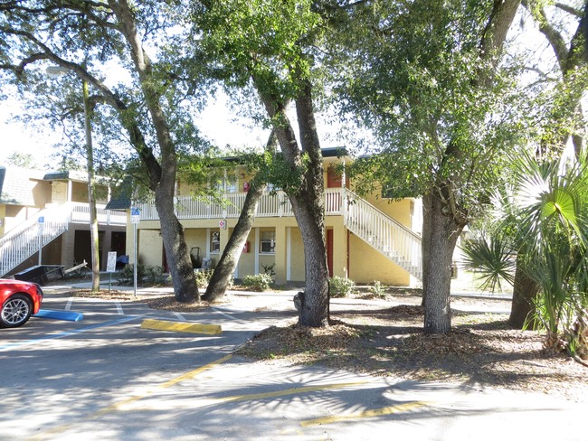 Building Photo - Cornerstone Apartments
