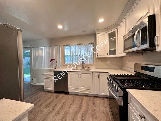 Building Photo - 3 bedroom Single Story House on Large Lot ...
