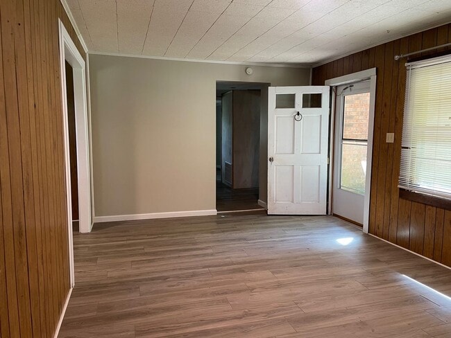 Building Photo - 4 BED, 2 BATH LOCATED IN BISCOE!