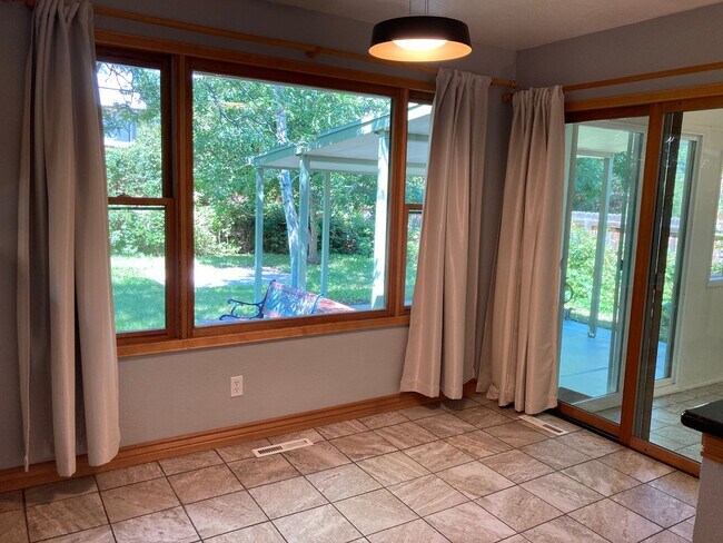 Foto del edificio - 4 BR, 3 FULL BATHS, Great TABLE MESA Neigh...