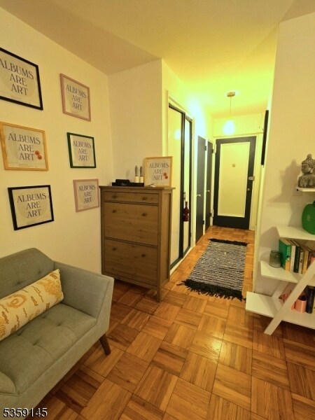 Foto del edificio - 5 Roosevelt Pl