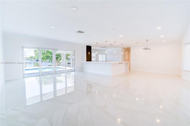 Building Photo - 5721 Bayview Dr