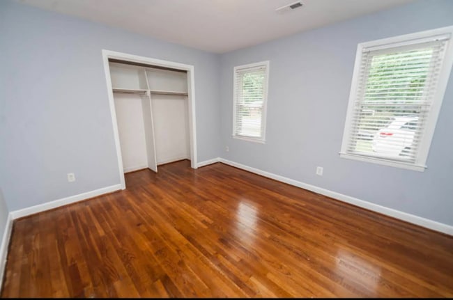 Building Photo - 219 Lakewood Dr Building Photo - 219 Lakewood Dr