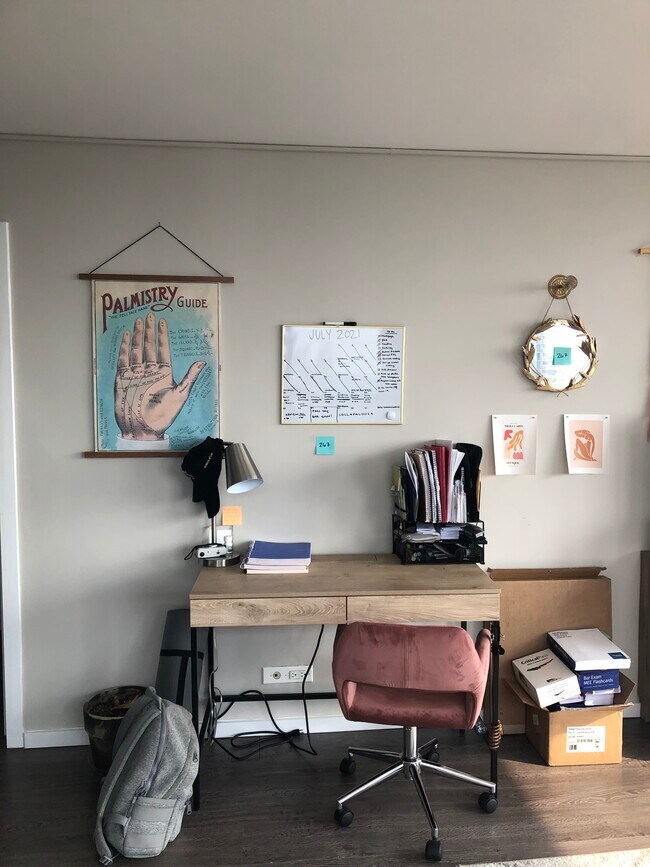 Desk Area - 3550 N Lake Shore Dr