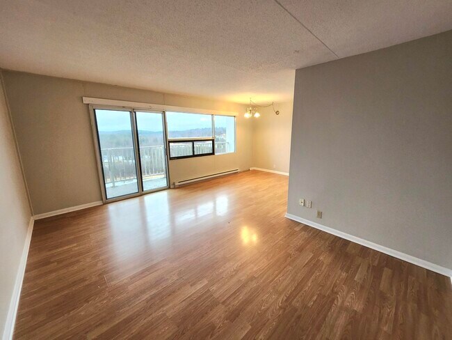 Photo du bâtiment - 155 Mystery Lake Dr