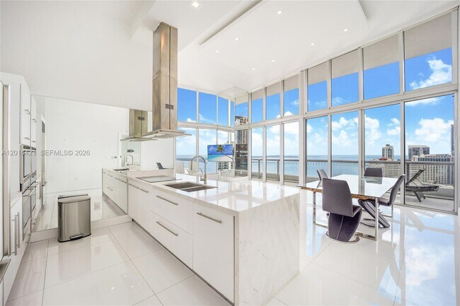 Building Photo - 495 Brickell Ave