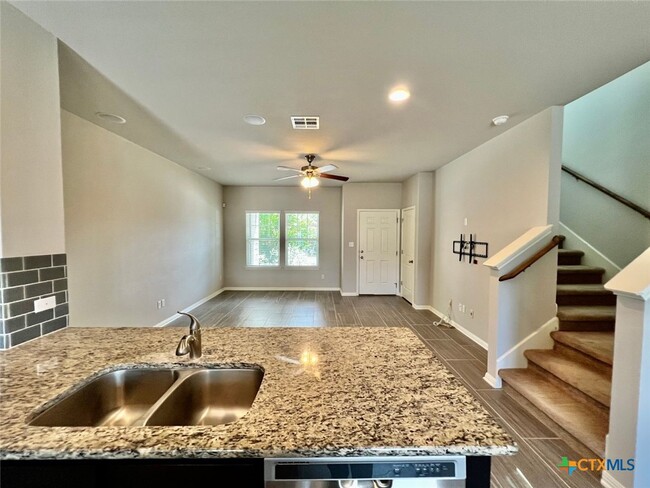 Foto del edificio - 134 Wainscot Oak Wy