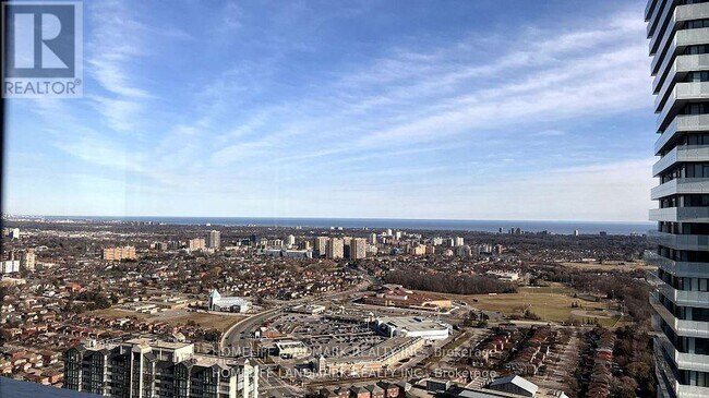 Photo du bâtiment - 3900 Confederation Pkwy
