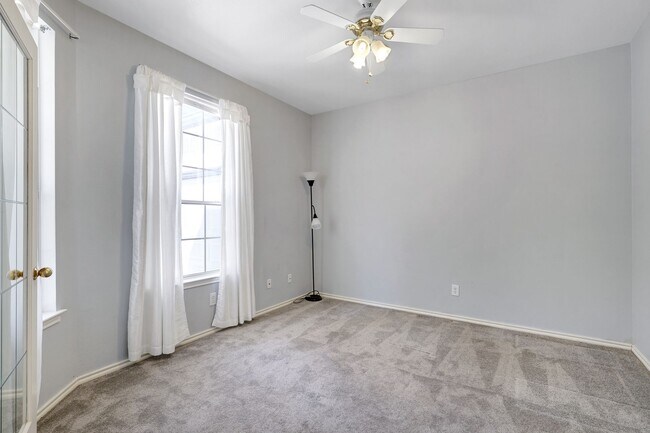 Building Photo - Gorgeous Brick Home in Gated Shavano Bend