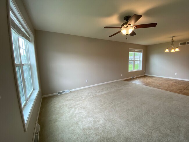 Foto del edificio - 1427 Springbrook Dr