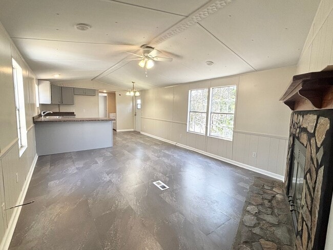 Building Photo - 2 Bed 2 Bath Remodeled Mobile Home