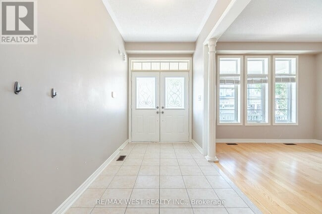 Building Photo - 422 Hidden Trail