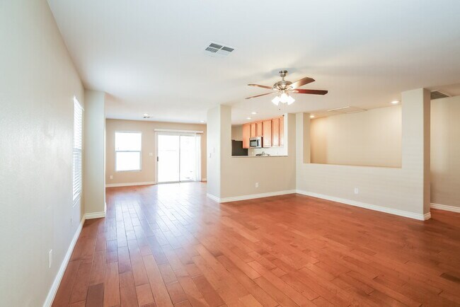 Foto del edificio - 8216 N Corset Creek St