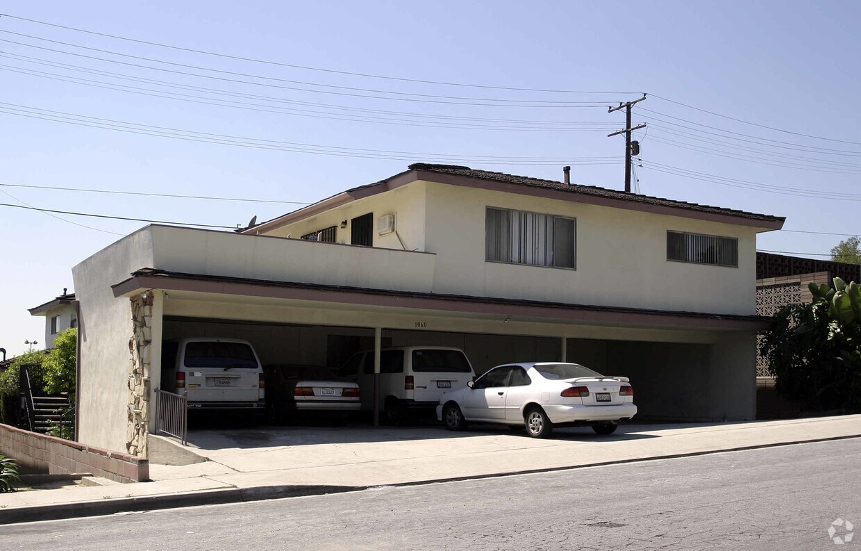 Primary Photo - 1060 College View Dr