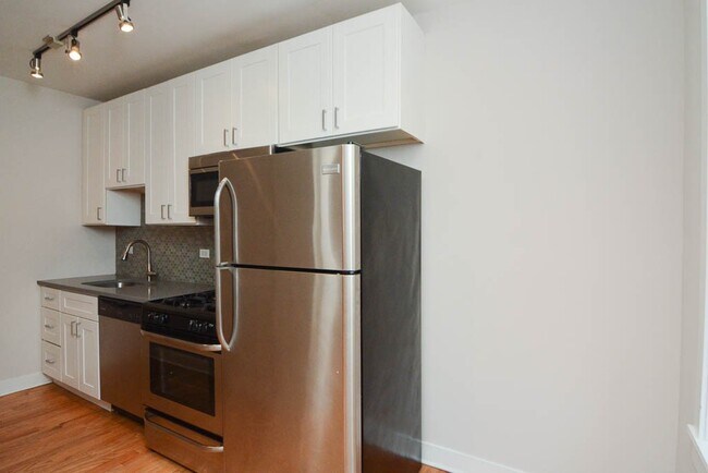Foto del edificio - 2423 N Kedzie Blvd