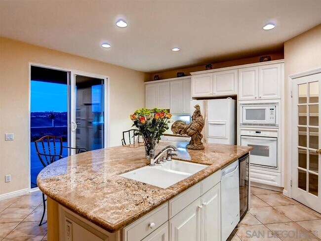 Building Photo - 10504 Corte Jardin Del Mar