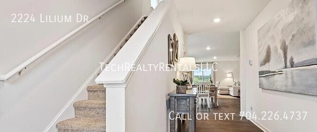 Building Photo - 2224 Lilium Dr
