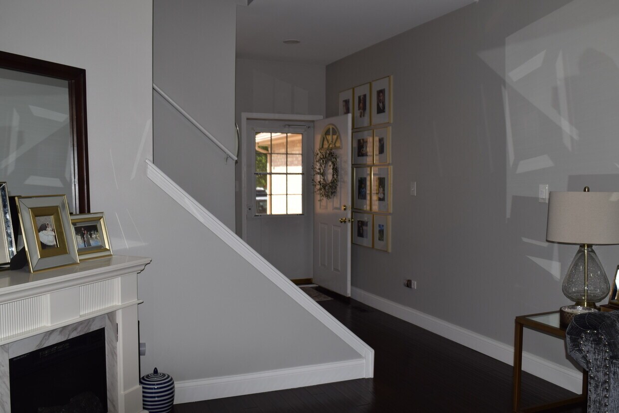 7237 Bradford Ct, Justice, IL 60458 Townhome Rentals in Justice IL