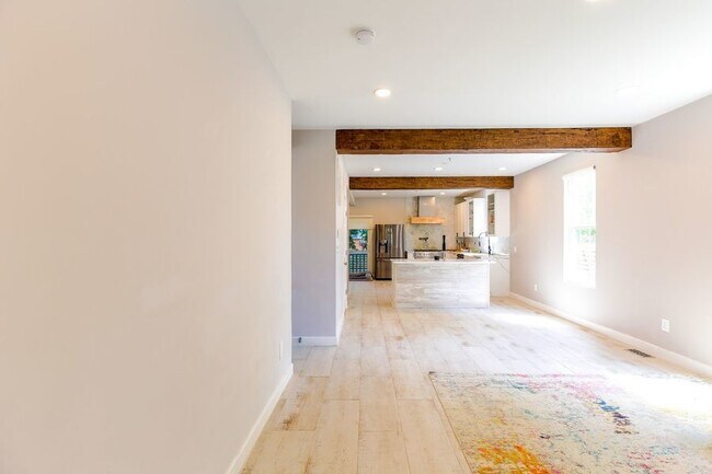 Building Photo - One of a Kind 4 Bedroom in Marshall Height...