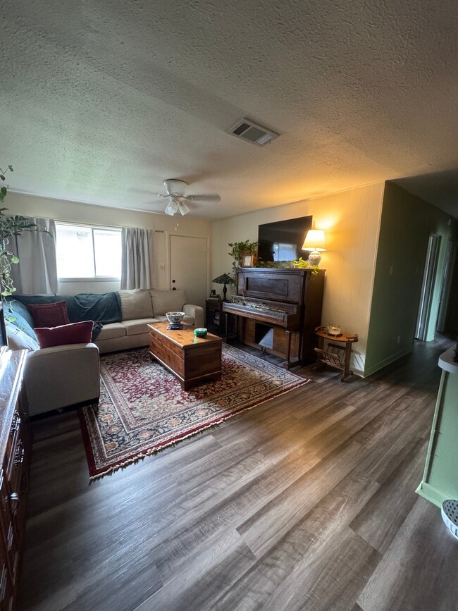 Building Photo - 307 Alice Dr