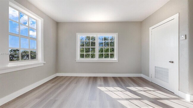 Foto del edificio - 433 NW 25th Ave